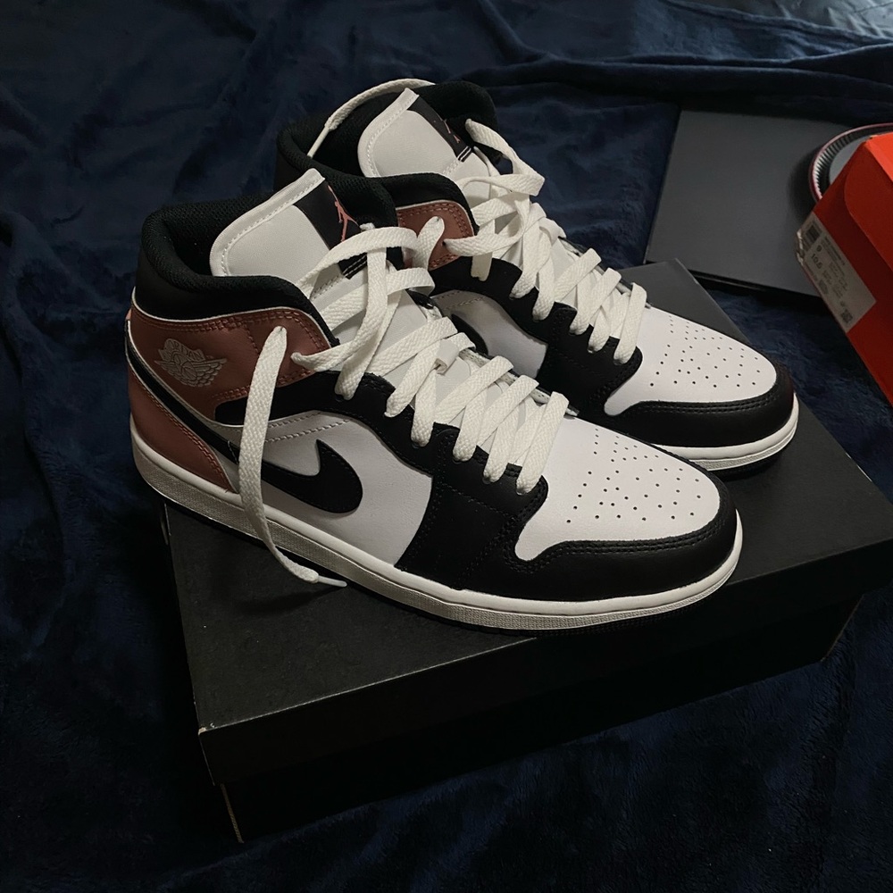 Nike Black and White Classic Sneakers